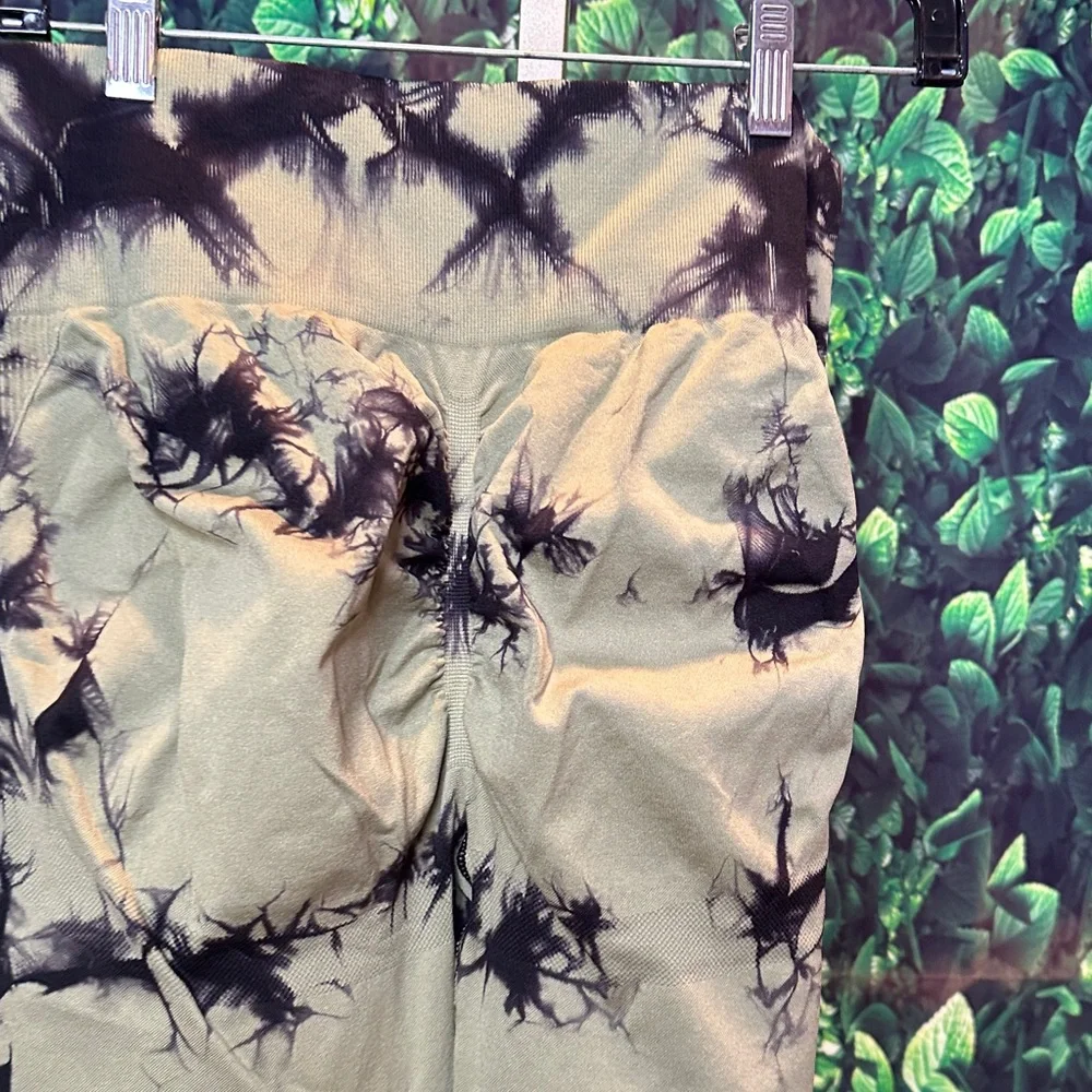Tie-Dye Scrunch Booty Enhancing Leggings - Picture 6 of 6